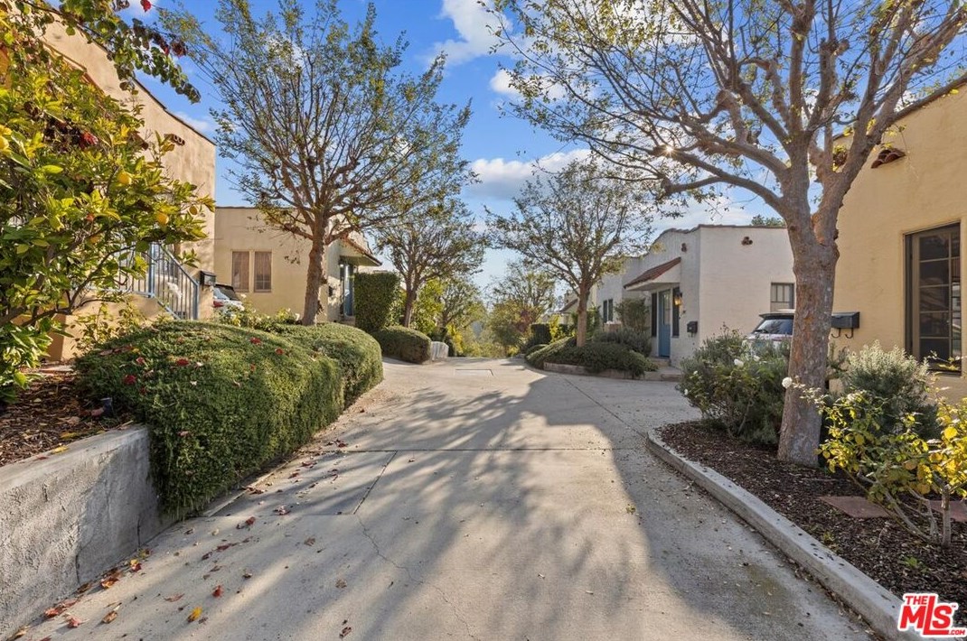 922 Maltman Ave, Los Angeles CA  90026-2711 exterior