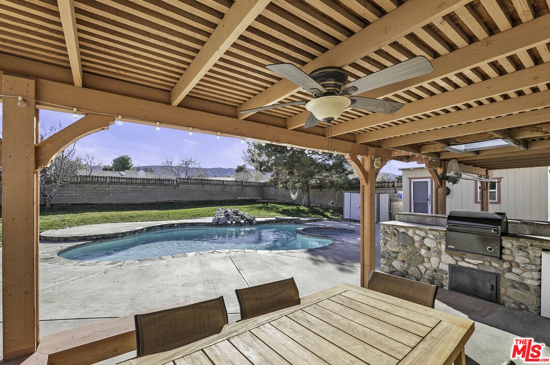 42417 Plains Dr, Lancaster CA  93536-4539 exterior