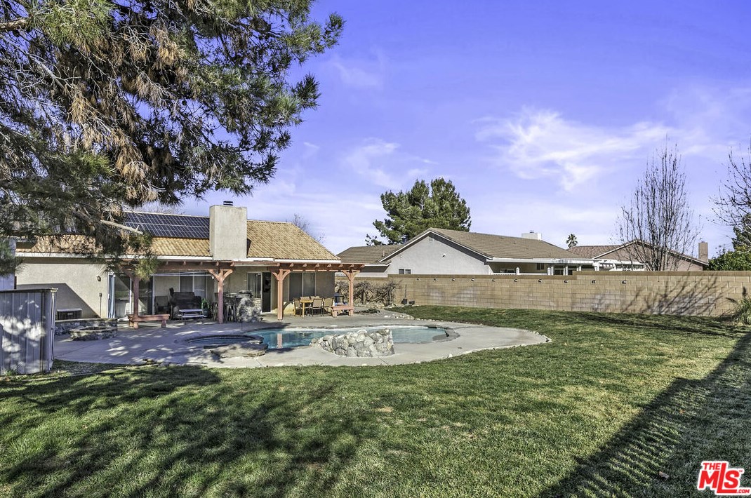 42417 Plains Dr, Lancaster CA  93536-4539 exterior