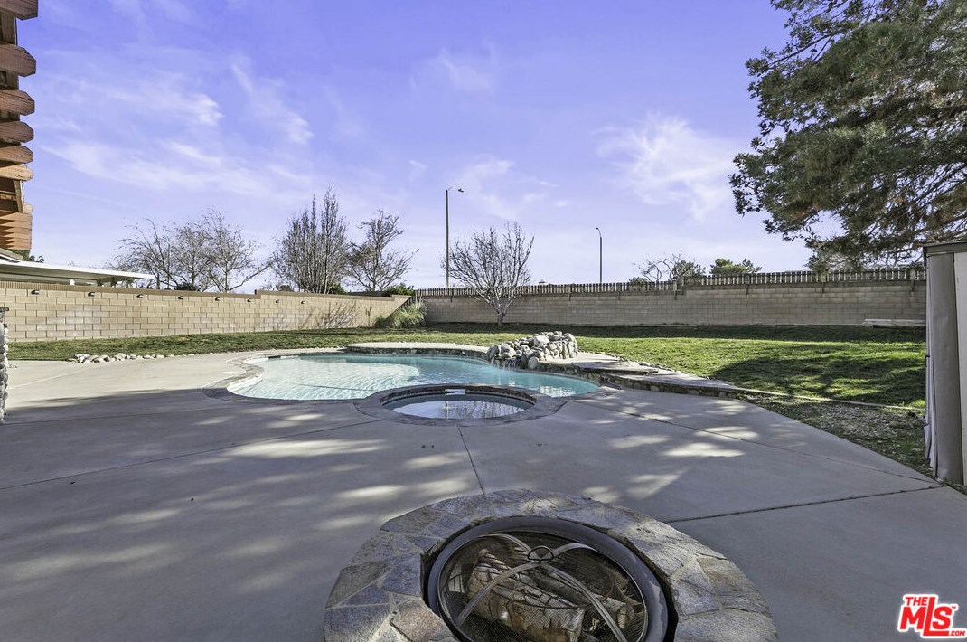42417 Plains Dr, Lancaster CA  93536-4539 exterior