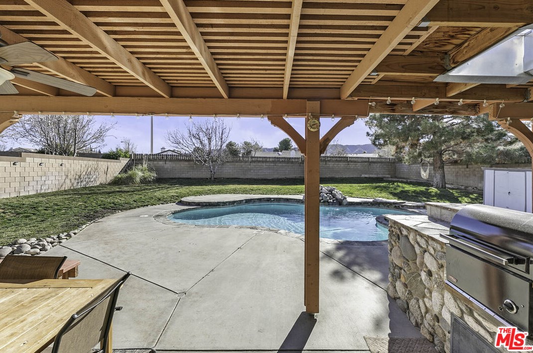 42417 Plains Dr, Lancaster CA  93536-4539 exterior