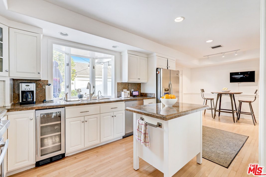 8426 Flight Ave, Los Angeles CA  90045-3045 exterior