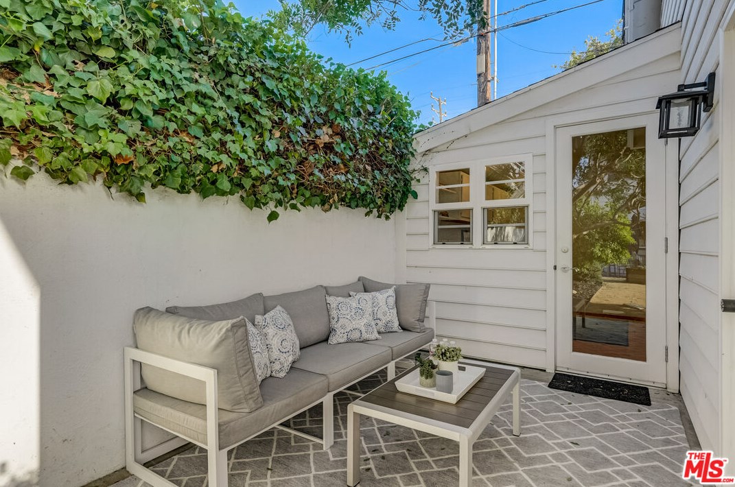 8426 Flight Ave, Los Angeles CA  90045-3045 exterior