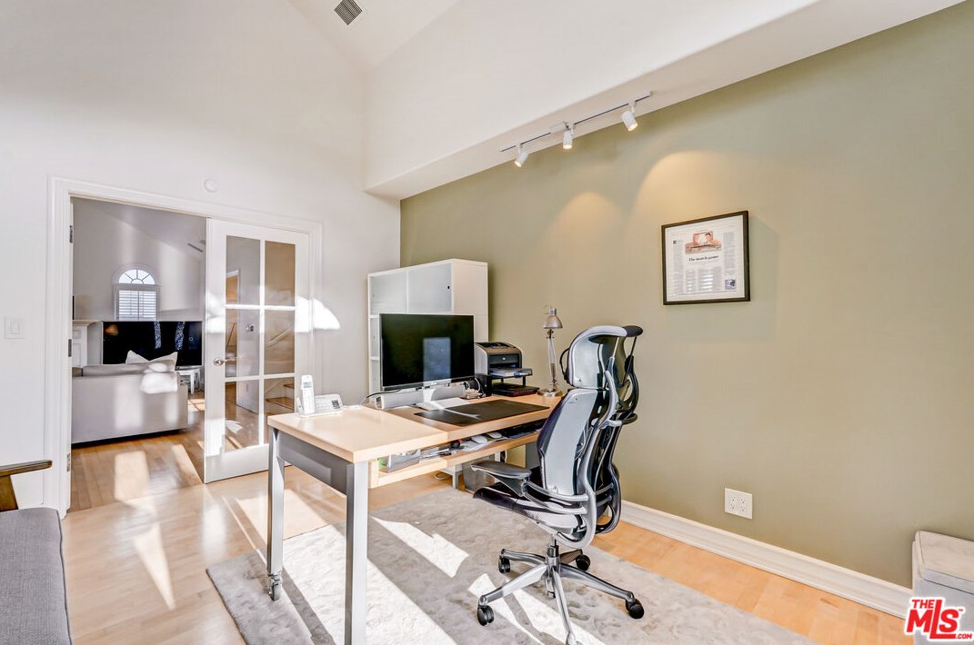 8426 Flight Ave, Los Angeles CA  90045-3045 exterior