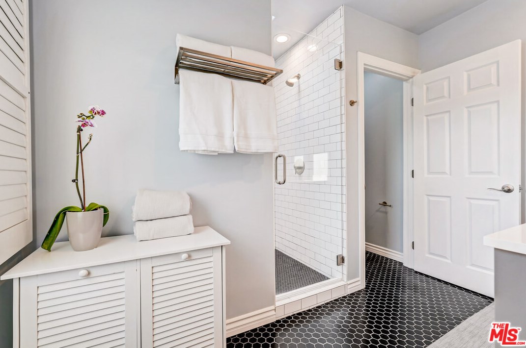 8426 Flight Ave, Los Angeles CA  90045-3045 exterior