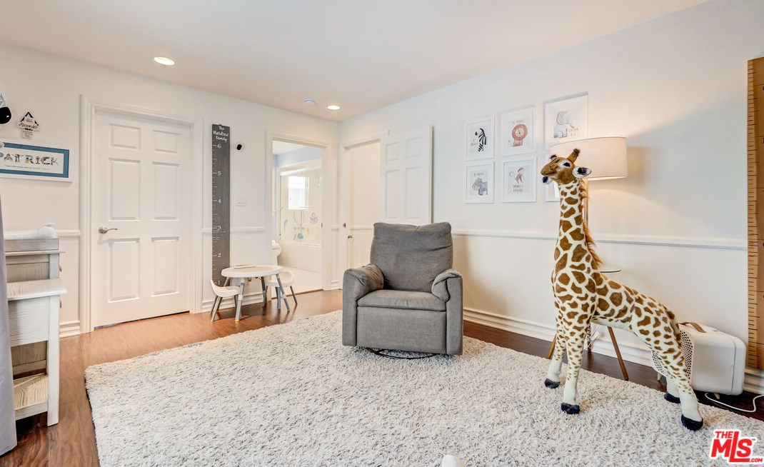 8426 Flight Ave, Los Angeles CA  90045-3045 exterior