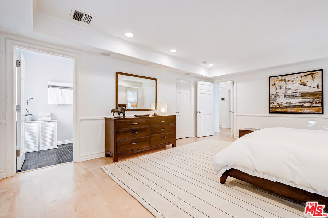 8426 Flight Ave, Los Angeles CA  90045-3045 exterior