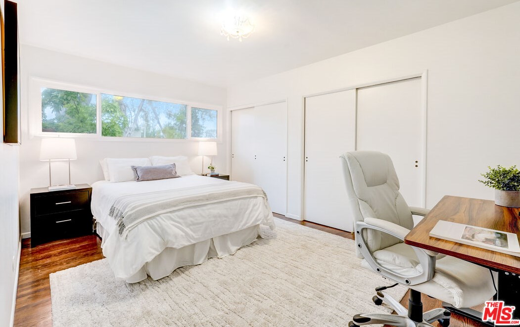 434 Skyewiay Rd, Los Angeles CA  90049-2845 exterior