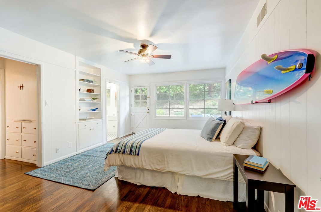 434 Skyewiay Rd, Los Angeles CA  90049-2845 exterior