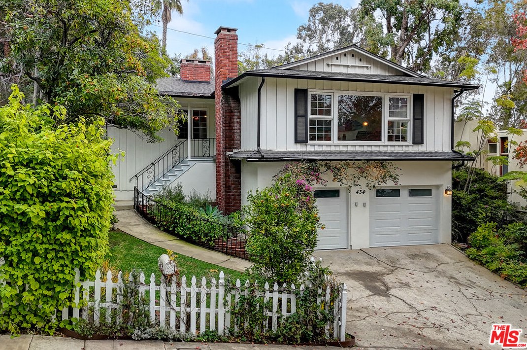 434 Skyewiay Rd, Los Angeles CA  90049-2845 exterior