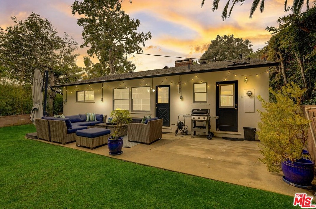 434 Skyewiay Rd, Los Angeles CA  90049-2845 exterior