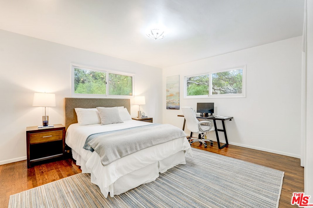 434 Skyewiay Rd, Los Angeles CA  90049-2845 exterior