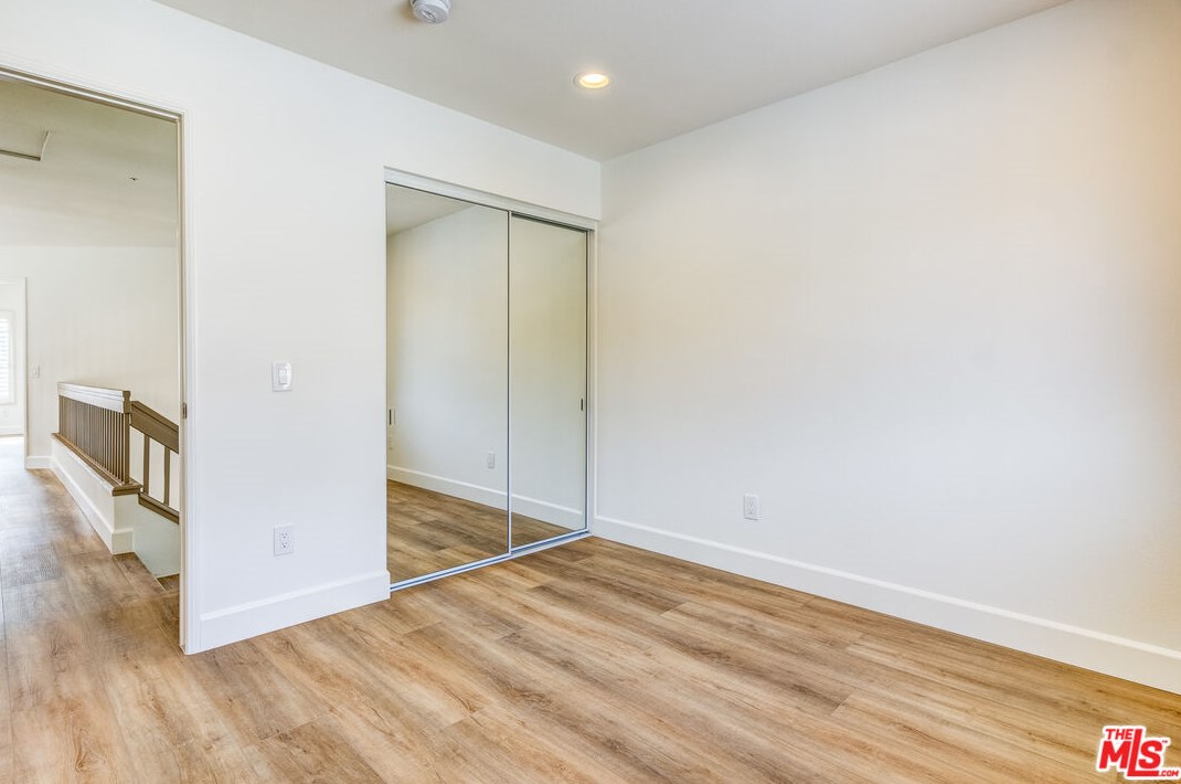 893 Calle Ln Primavera, Glendale CA  91208-3028 exterior