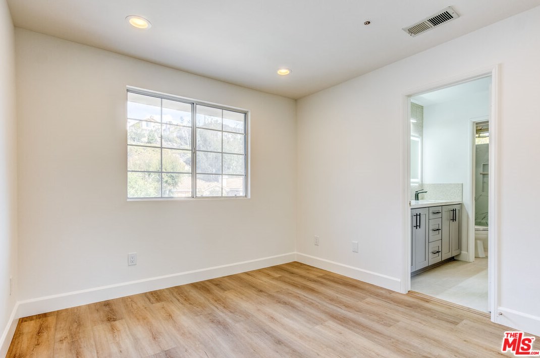 893 Calle Ln Primavera, Glendale CA  91208-3028 exterior