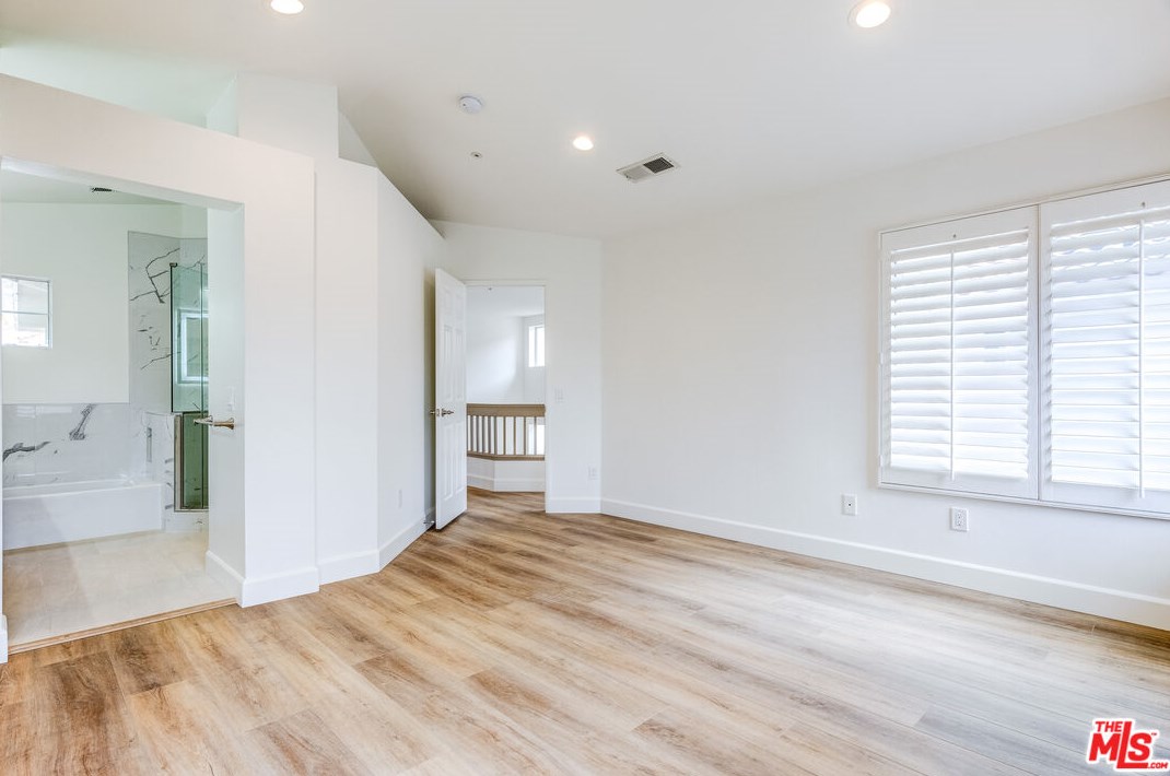 893 Calle Ln Primavera, Glendale CA  91208-3028 exterior