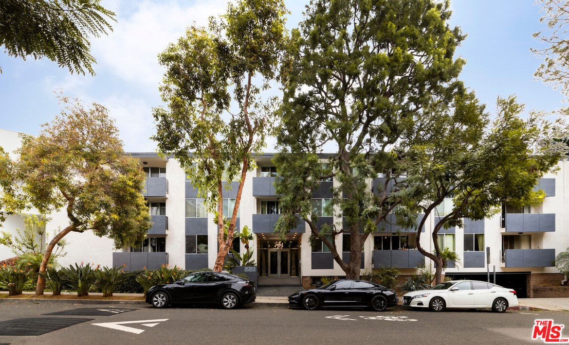 1010 Kings Rd, Los Angeles CA  90069-4300 exterior