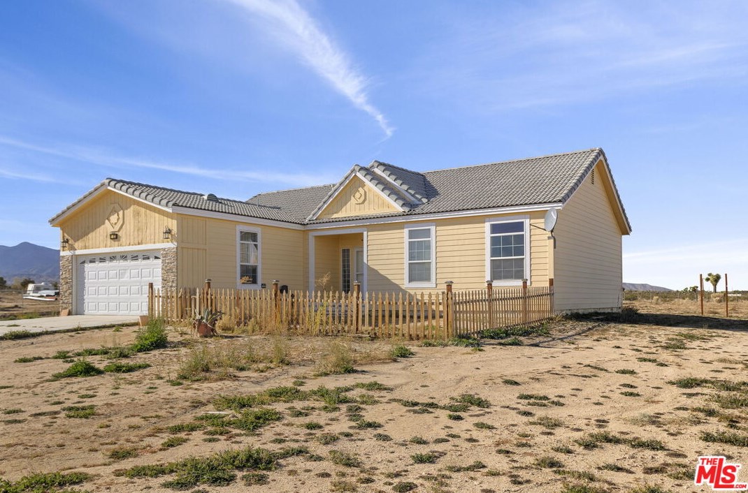 13072 Anderson Ranch Rd, Phelan CA  92371-4315 exterior