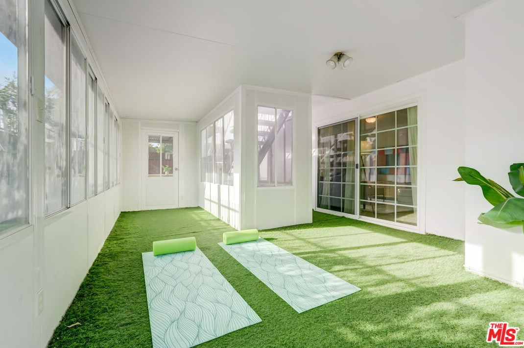 12408 Sanford St, Los Angeles CA  90066-6933 exterior