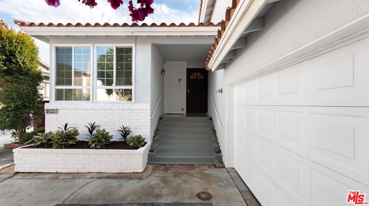 12408 Sanford St, Los Angeles CA  90066-6933 exterior