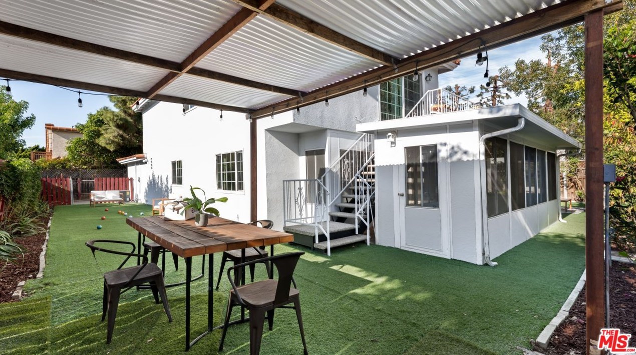 12408 Sanford St, Los Angeles CA  90066-6933 exterior
