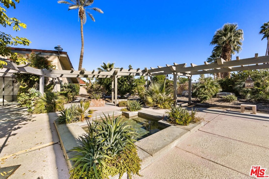 17 Lincoln Pl, Rancho Mirage CA  92270-1928 exterior