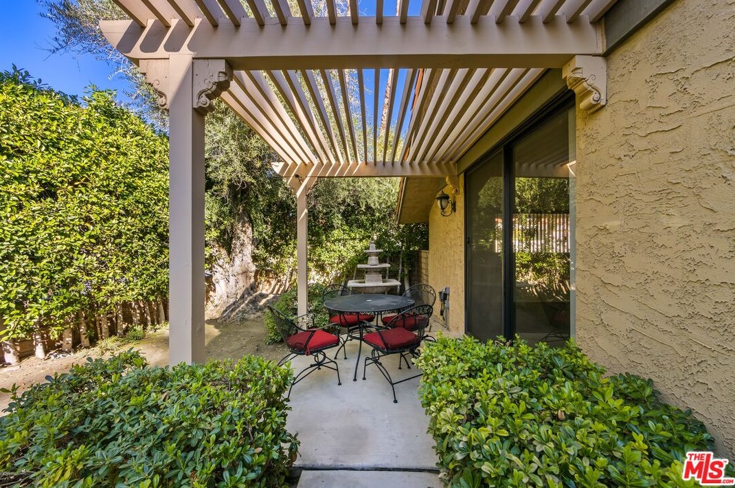 17 Lincoln Pl, Rancho Mirage CA  92270-1928 exterior