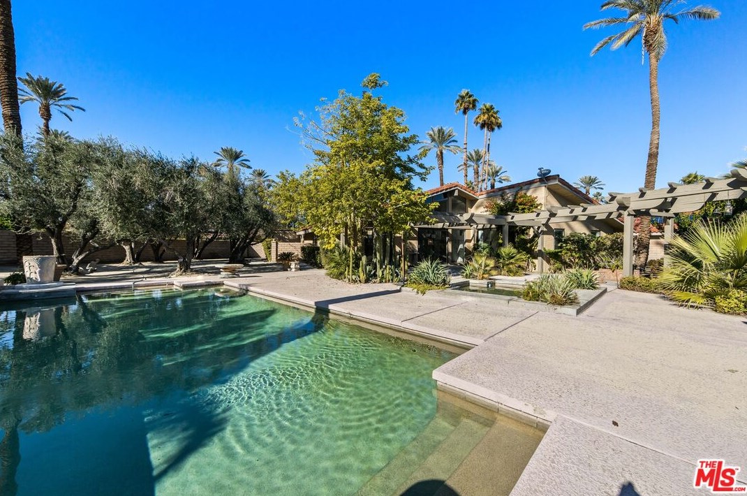 17 Lincoln Pl, Rancho Mirage CA  92270-1928 exterior