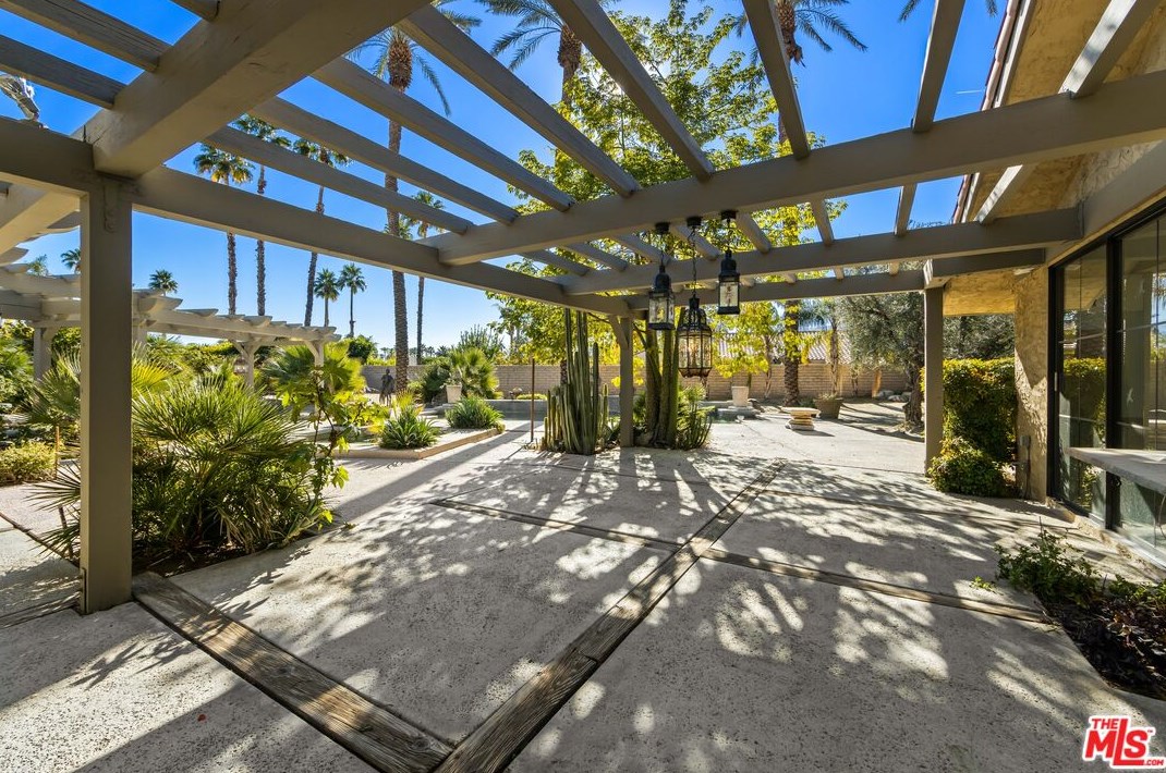 17 Lincoln Pl, Rancho Mirage CA  92270-1928 exterior