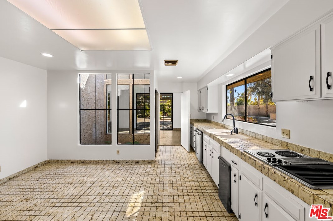 17 Lincoln Pl, Rancho Mirage CA  92270-1928 exterior