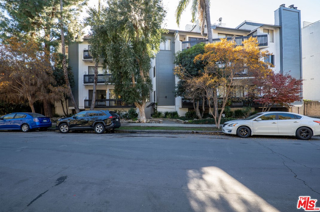 12030 Valleyheart Dr, North Hollywood CA  91604-2067 exterior