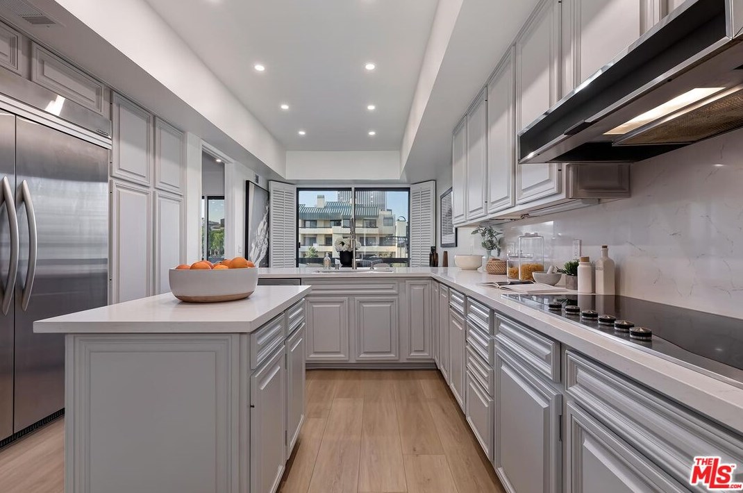 2384 Century Hl, Los Angeles CA  90067-3514 exterior