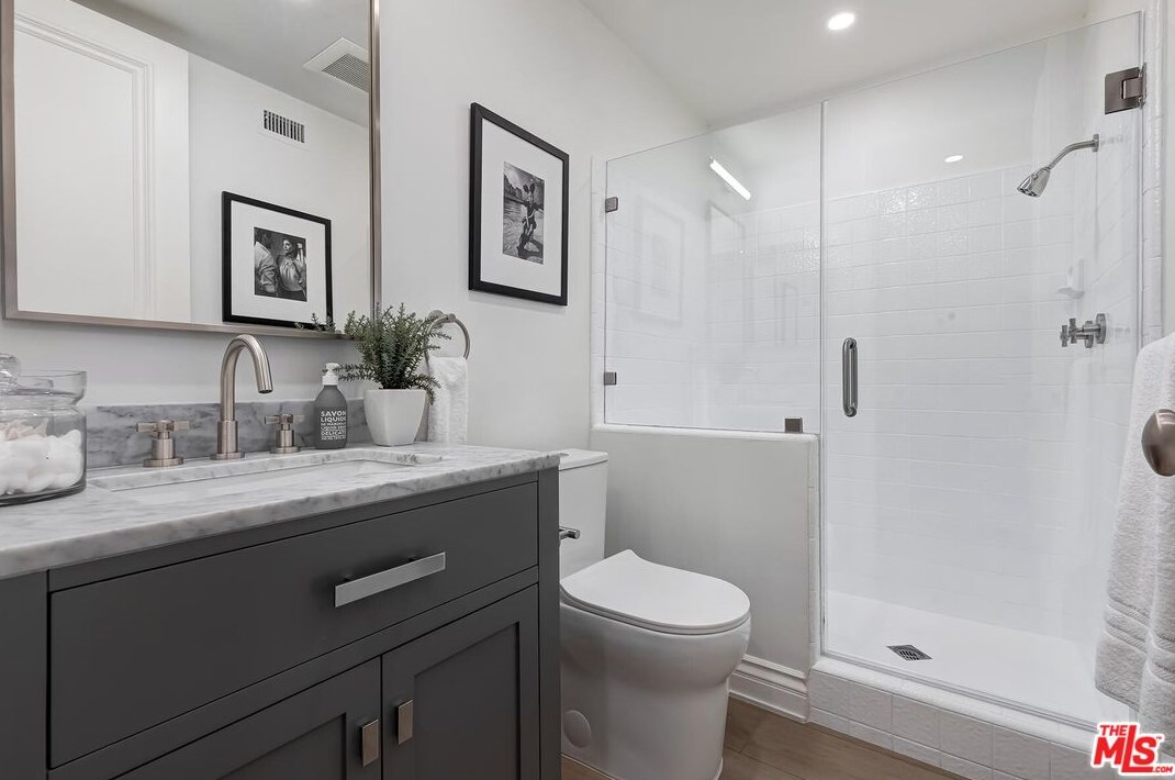 2384 Century Hl, Los Angeles CA  90067-3514 exterior