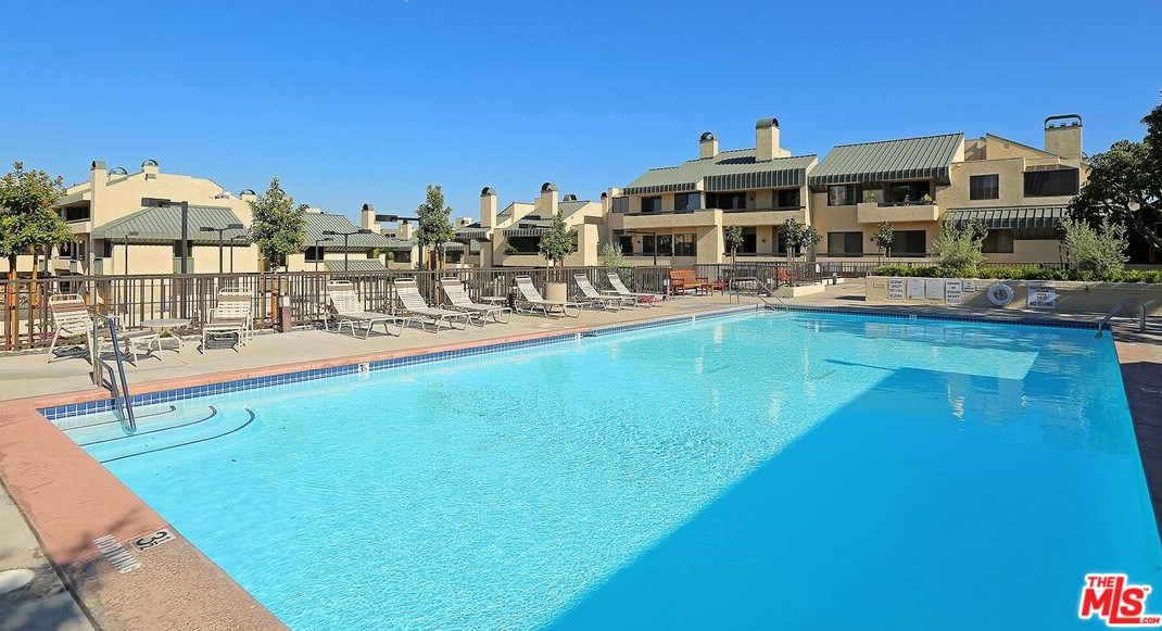 2384 Century Hl, Los Angeles CA  90067-3514 exterior