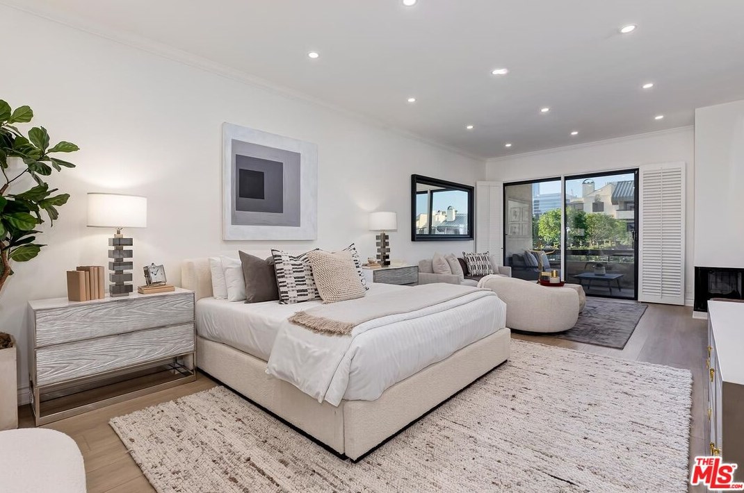 2384 Century Hl, Los Angeles CA  90067-3514 exterior