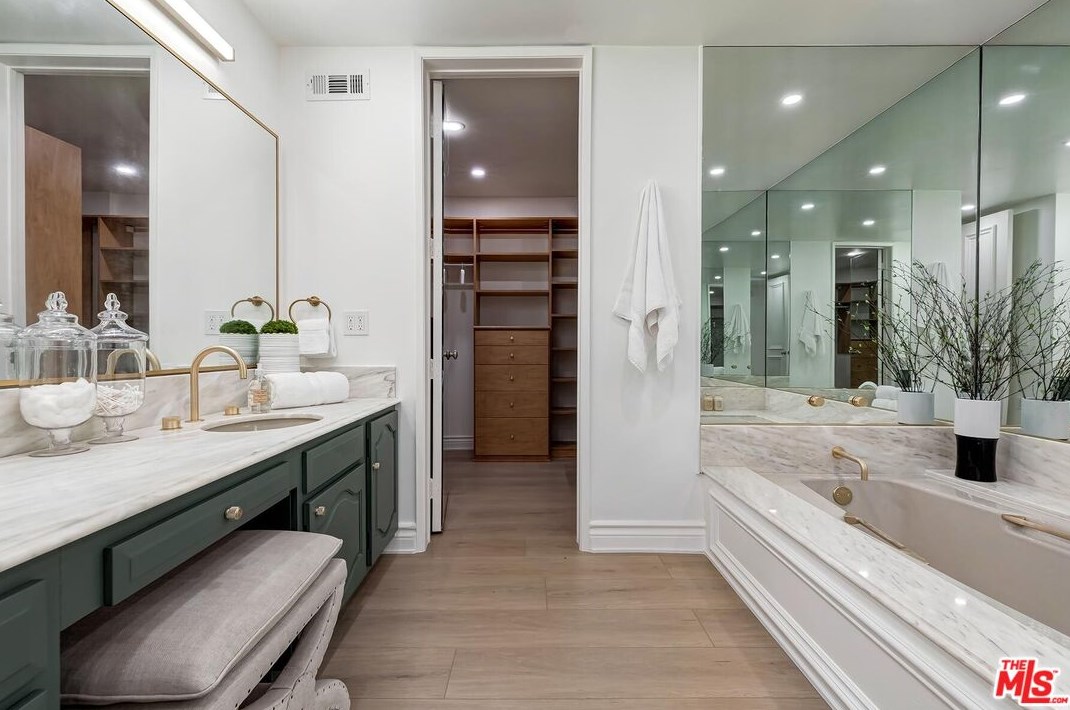 2384 Century Hl, Los Angeles CA  90067-3514 exterior