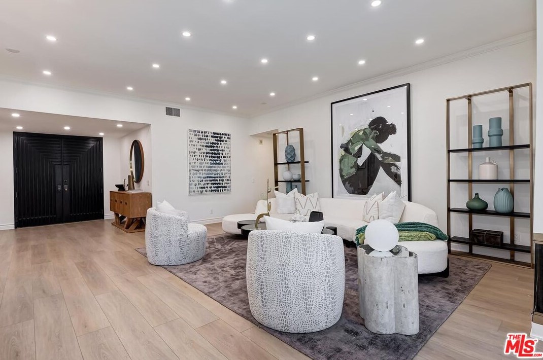 2384 Century Hl, Los Angeles CA  90067-3514 exterior