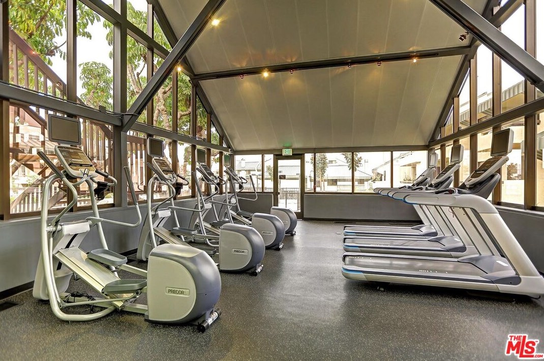 2384 Century Hl, Los Angeles CA  90067-3514 exterior