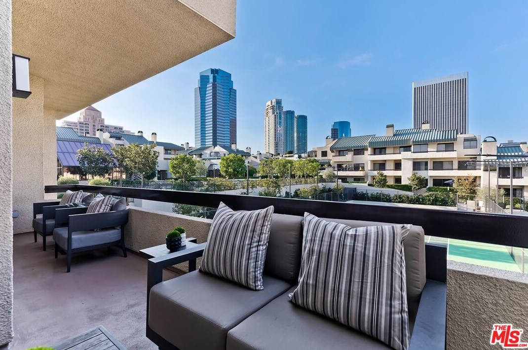 2384 Century Hl, Los Angeles CA  90067-3514 exterior