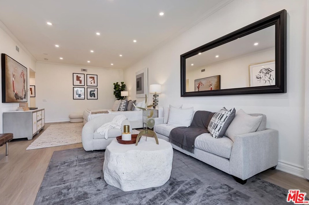 2384 Century Hl, Los Angeles CA  90067-3514 exterior