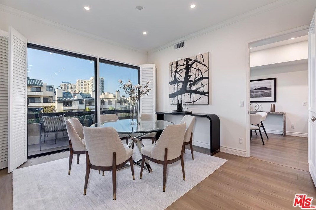 2384 Century Hl, Los Angeles CA  90067-3514 exterior