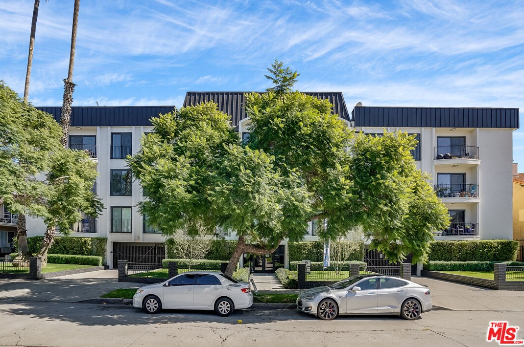 1470 Rexford Dr, Los Angeles CA  90035-3145 exterior