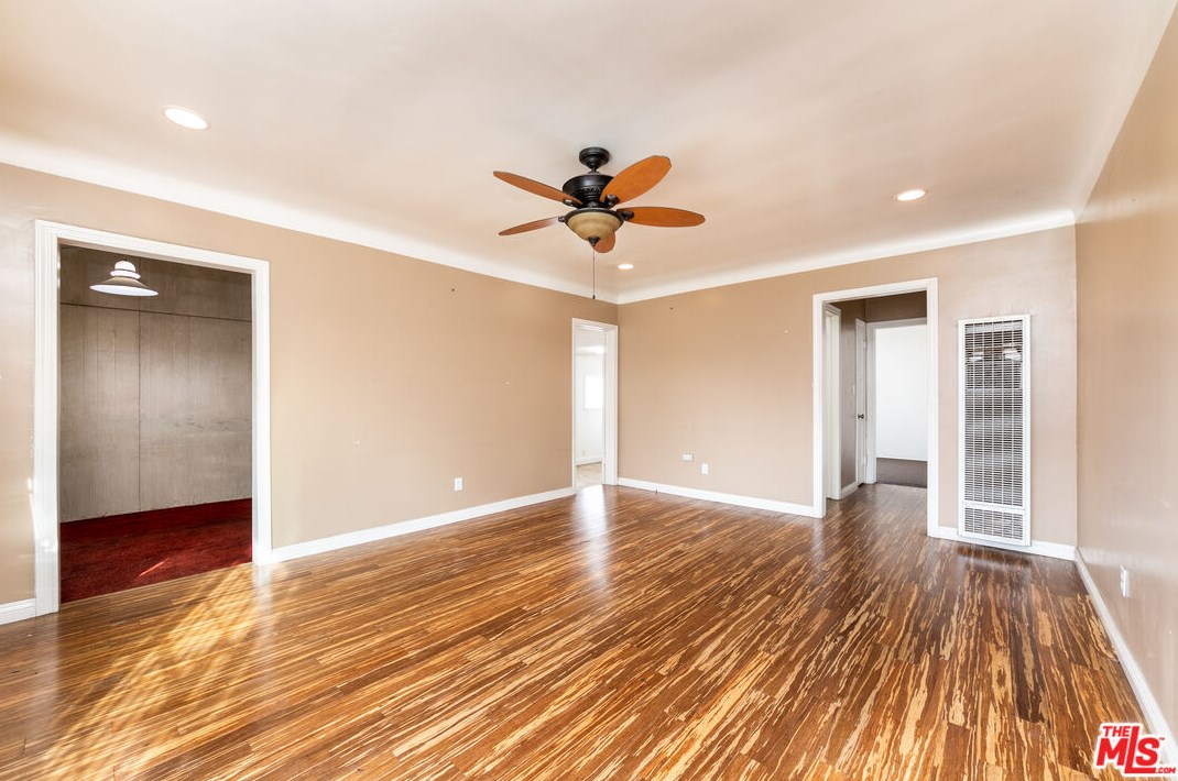 16712 Pannes Ave, Compton CA  90221-5147 exterior