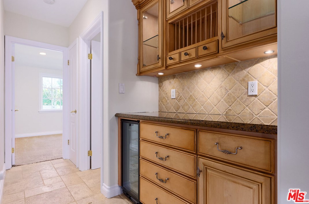 1007 Camino Flores, Thousand Oaks CA  91360-2370 exterior