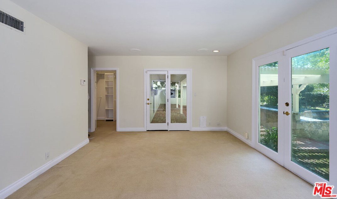 1007 Camino Flores, Thousand Oaks CA  91360-2370 exterior