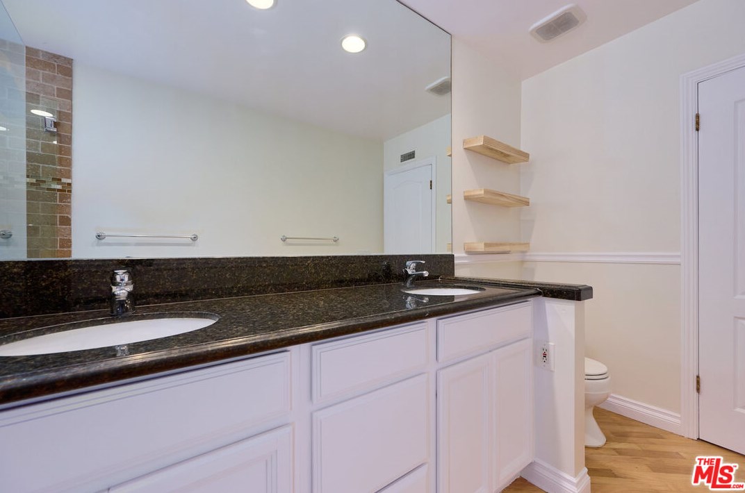 1007 Camino Flores, Thousand Oaks CA  91360-2370 exterior