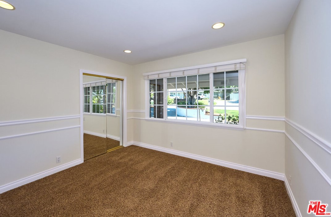 1007 Camino Flores, Thousand Oaks CA  91360-2370 exterior