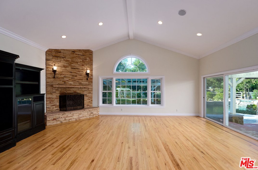 1007 Camino Flores, Thousand Oaks CA  91360-2370 exterior