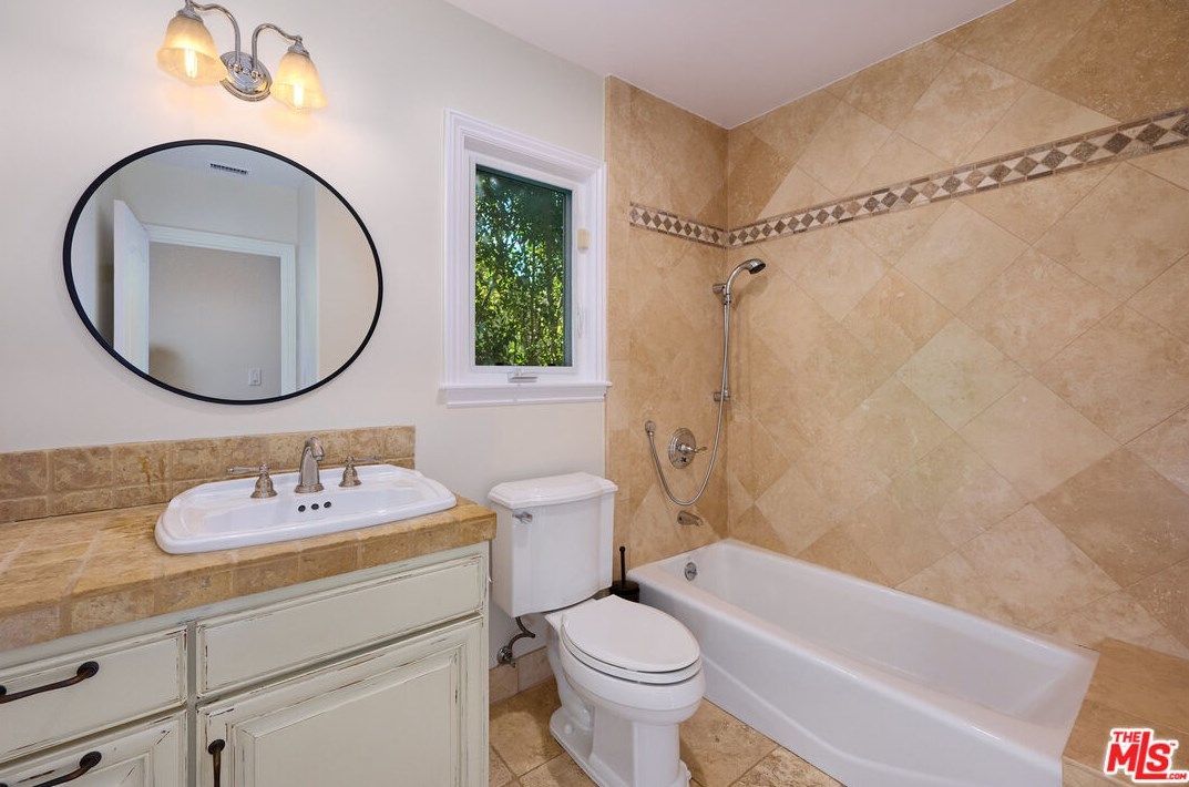 1007 Camino Flores, Thousand Oaks CA  91360-2370 exterior