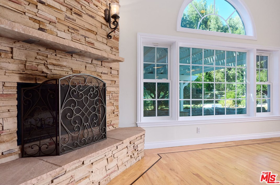 1007 Camino Flores, Thousand Oaks CA  91360-2370 exterior