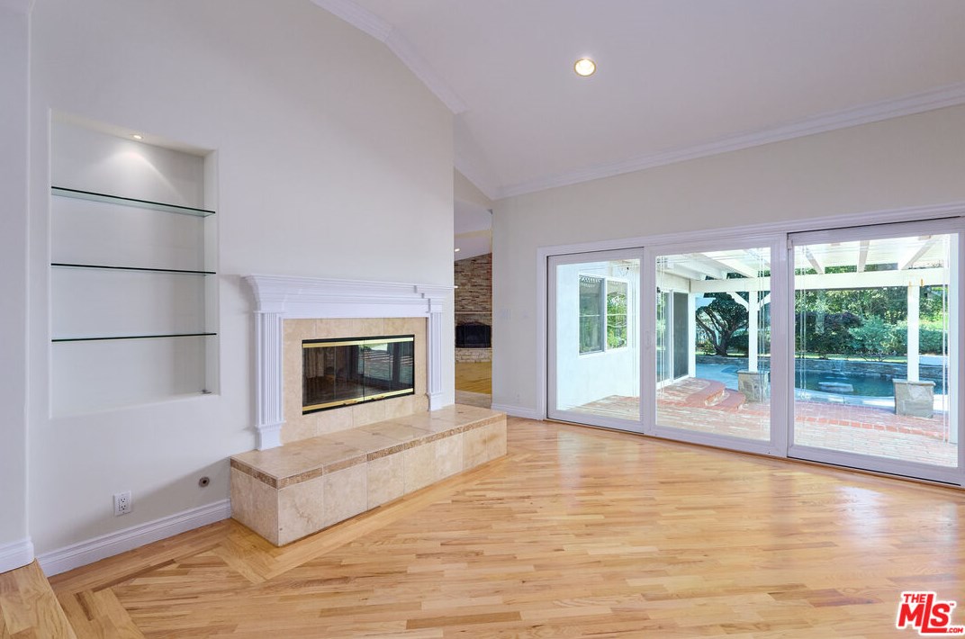 1007 Camino Flores, Thousand Oaks CA  91360-2370 exterior